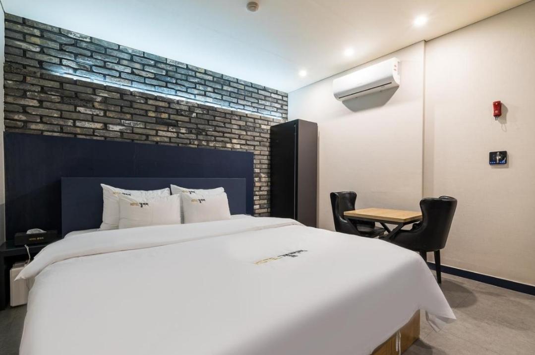 Pyeongtaek Gallery Hotel Экстерьер фото